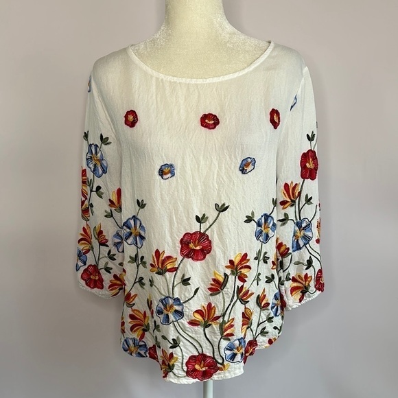 Kindred Floral Embroidered Women's Top - Picture 1 of 7